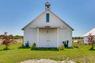 Group Getaway in Historic Barn: 2 Mi to Rushville - 7