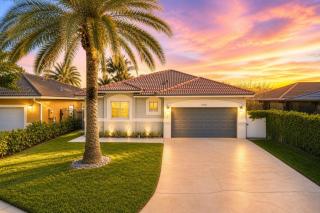 4BR Home Sleeps 14 BBQ and Outdoor Space - 7