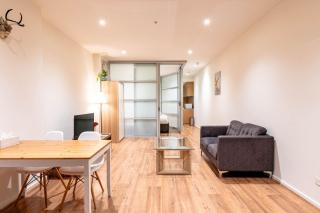 Vision 1BR Apartment – Square View & Parking - 7