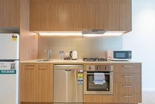Vision 1BR Apartment – Square View & Parking - 5