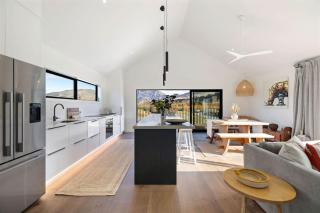 Luxury Mountain View Retreat - 1