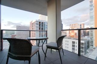 Bright and Modern 2BR Apt with Pool and Wellness Facilities - 6