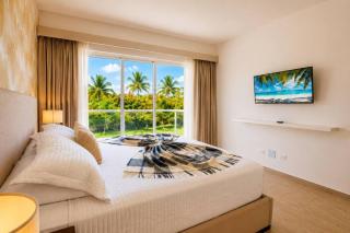 Elegant 2BR Apt, Pool and Golf Views - 7
