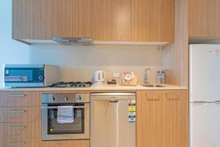 Vision On Morphett Studio Apartment with Parking - 6