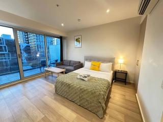 Vision On Morphett Studio Apartment with Parking - 5