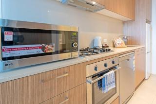 Vision On Morphett Studio Apartment with Parking - 4