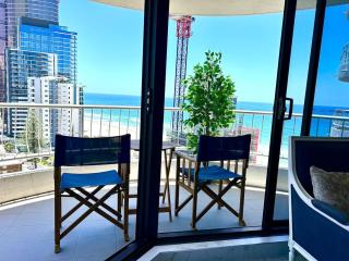 Beachside Escape, VIEWS all around, steps to beach - 5
