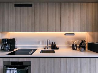 D2102 Modern Skyline Corner Suite with a Pool and Gym in Downtown Miami - 2