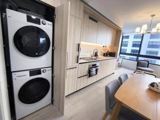 D2102 Modern Skyline Corner Suite with a Pool and Gym in Downtown Miami - 1