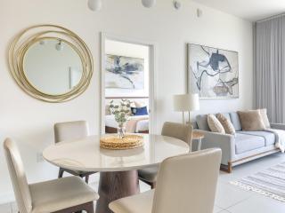P2004 Penthouse 2BR with East Views Balcony a Pool and Gym in Doral - 7