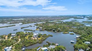 Honky Tonk Hideaway Ozello sleeps 8 waterfront with docks and historical bar room - 2