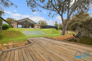 Luxury Waterfront Living in North Yunderup - 6