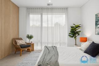 Luxury Waterfront Living in North Yunderup - 2