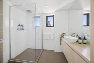 CBD Central Calm 2BR | Pool • Sauna • Parkings - 8