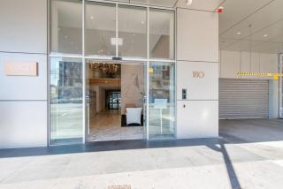 Vision On Morphett 3BR Apartment with Parking - 4