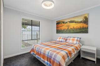 3BR McLaren Vale Stay - 5