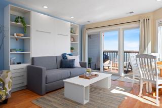 Waters Edge 220 Beachfront Condo Balcony Near Downtown - 9