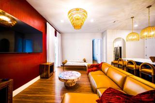 Maple and Merlot Room with Pool, Laundry, Parking - 2
