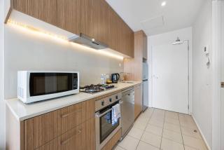 Vision On Morphett Studio Apartment with Parking - 4