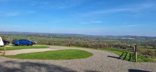 Modern Shepherd Hut with Views, near Alton Towers - 1
