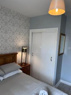 Belfast city center spacious 2 bed 2 bath apartment - 1