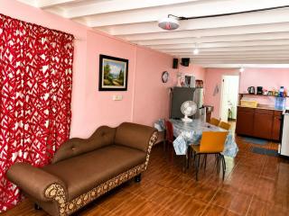Lodge - Comfortable Home in the City - 8