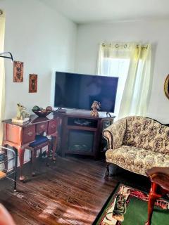 Pet-Friendly Historic 4BR Home in Illinois - 8