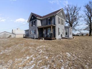 Pet-Friendly Historic 4BR Home in Illinois - 0
