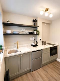Central Apartments Cannock - 7