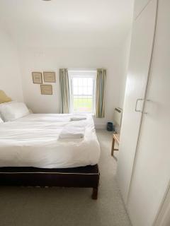 Homely Coastguard Cottage, Sea Views & Beach - 2