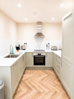 The Racecourse - 3BR Townhouse, Heart of Town, Patio, Sleeps 6 - 4