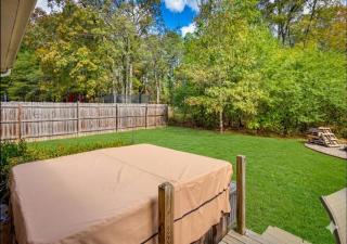 Family-Friendly Getaway with Hot Tub 4BR Home - 8