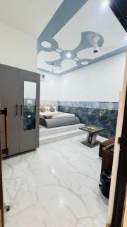 Shree Radhe Radhe Hotel - 2