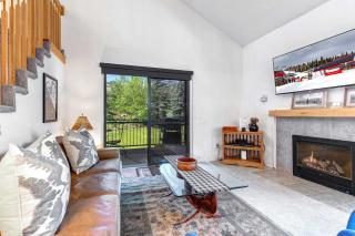 Two Lofts Mountain Views Gas Fireplace Shared Seasonal Hot Tub & Pools - 8
