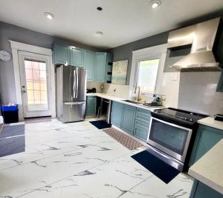 Spacious family house near white water walk and Clifton Hill Niagara - 5
