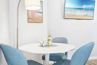 Siesta Key, Heated Pool, Dock on Lagoon, Turtle Beach 1-mile and Crescent Beach 2-miles, 1-bdr - 4