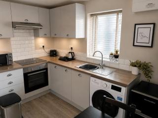Central Apartments Cannock - 3