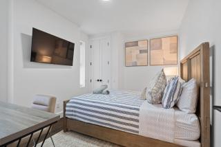 Chic 2BR NYC Access & World Cup Stay with Parking - 9