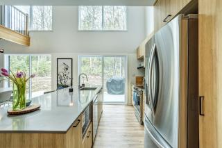 Spacious Chalet with Mountain Views & Family Fun in Chertsey Canada - 5