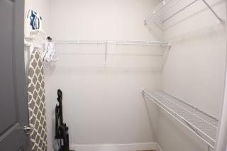 PoolBike storageKing BFParking150MbpsCentral - Rogers - 1