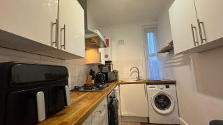 Spacious Flat Putney Sleeps 7 Near Station - 1