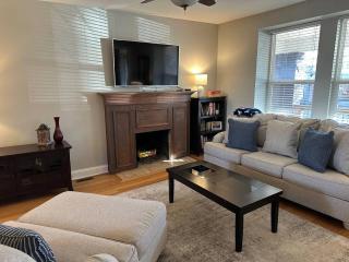 Family Retreat - Hot Tub - Fireplace - Tower Grove - 6