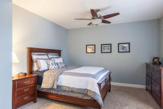 Family Retreat - Hot Tub - Fireplace - Tower Grove - 7