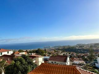 Sea View Hillside Home, Quiet Funchal Retreat - 5