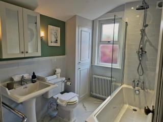 2BR Victorian House Nr Station & Town, Free No Restrictions On-Street Parking, Wifi and Netflix - Leamington Spa - 4