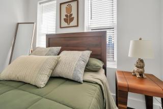 Stylish 2BR With Manhattan Views And Stadium Access - 6