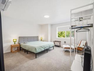 Cozy & Bright 3BR Retreat - 5
