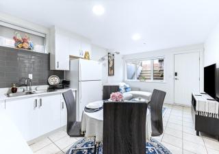 Vancouver Nest Cozy Private 2BR Retreat - 1