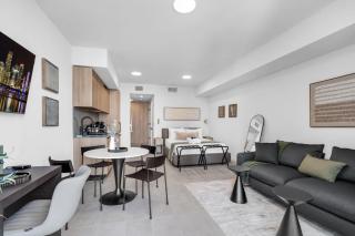 Modern Studio Apartment with Pool Gym - 5