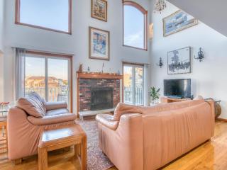 Pet Friendly Ocean And Bay Views Wifi Rooftop Deck Beach Badges Streaming Tvs Deck Os Private Yard Beach Chairs Beach Badges - 3